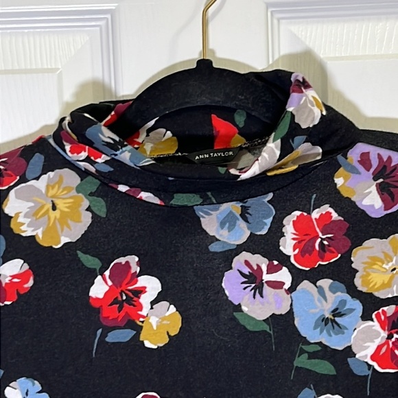 Ann Taylor turtleneck, size extra small - Picture 3 of 10